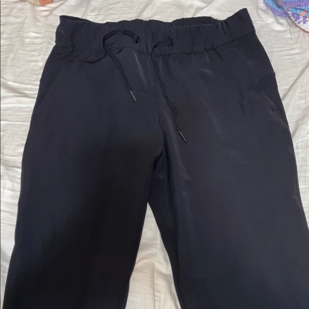 Lululemon black crop woven